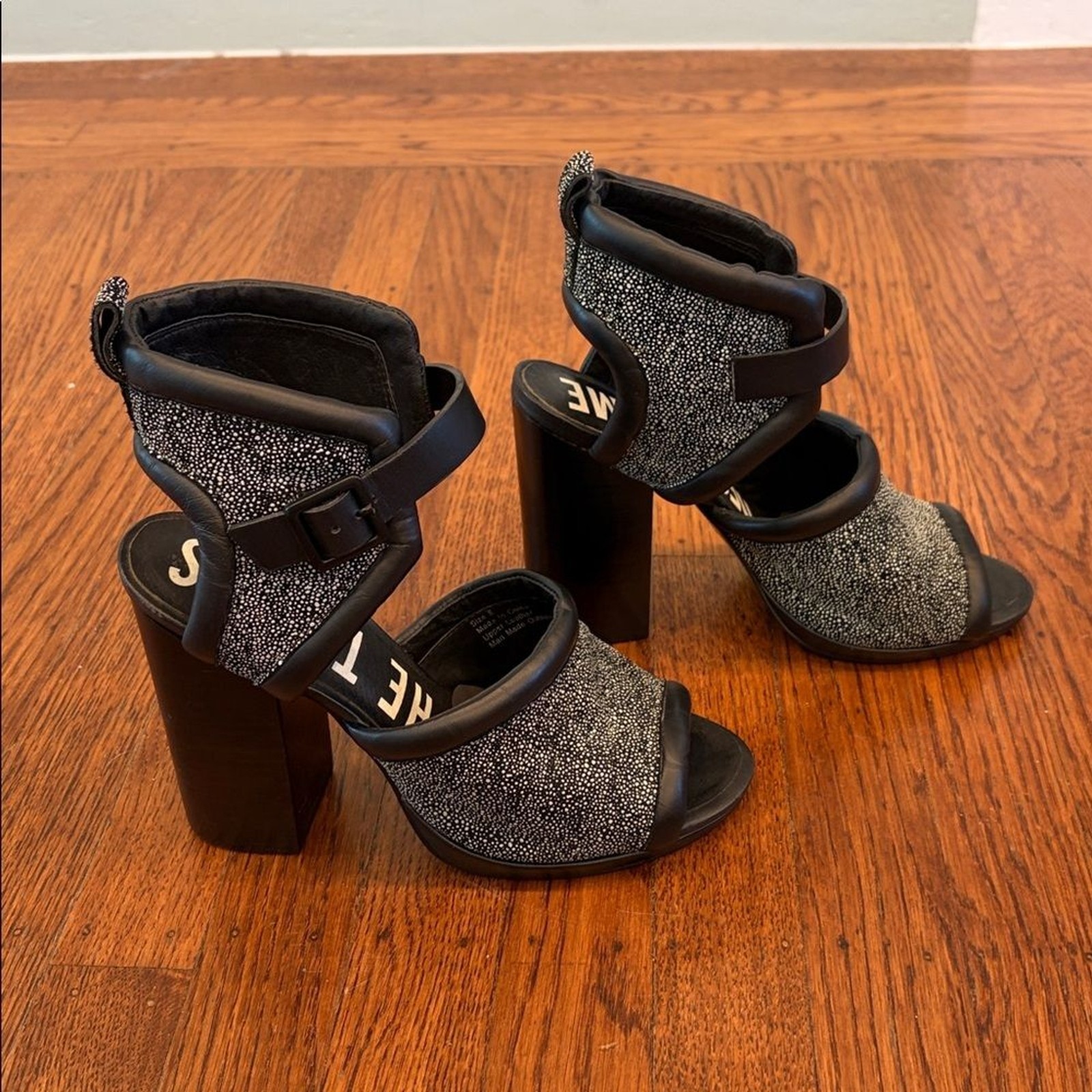 🩶 Earl Grey Leather Statement Heels — Cult Designer Aesthetic (US 8) Edgy
