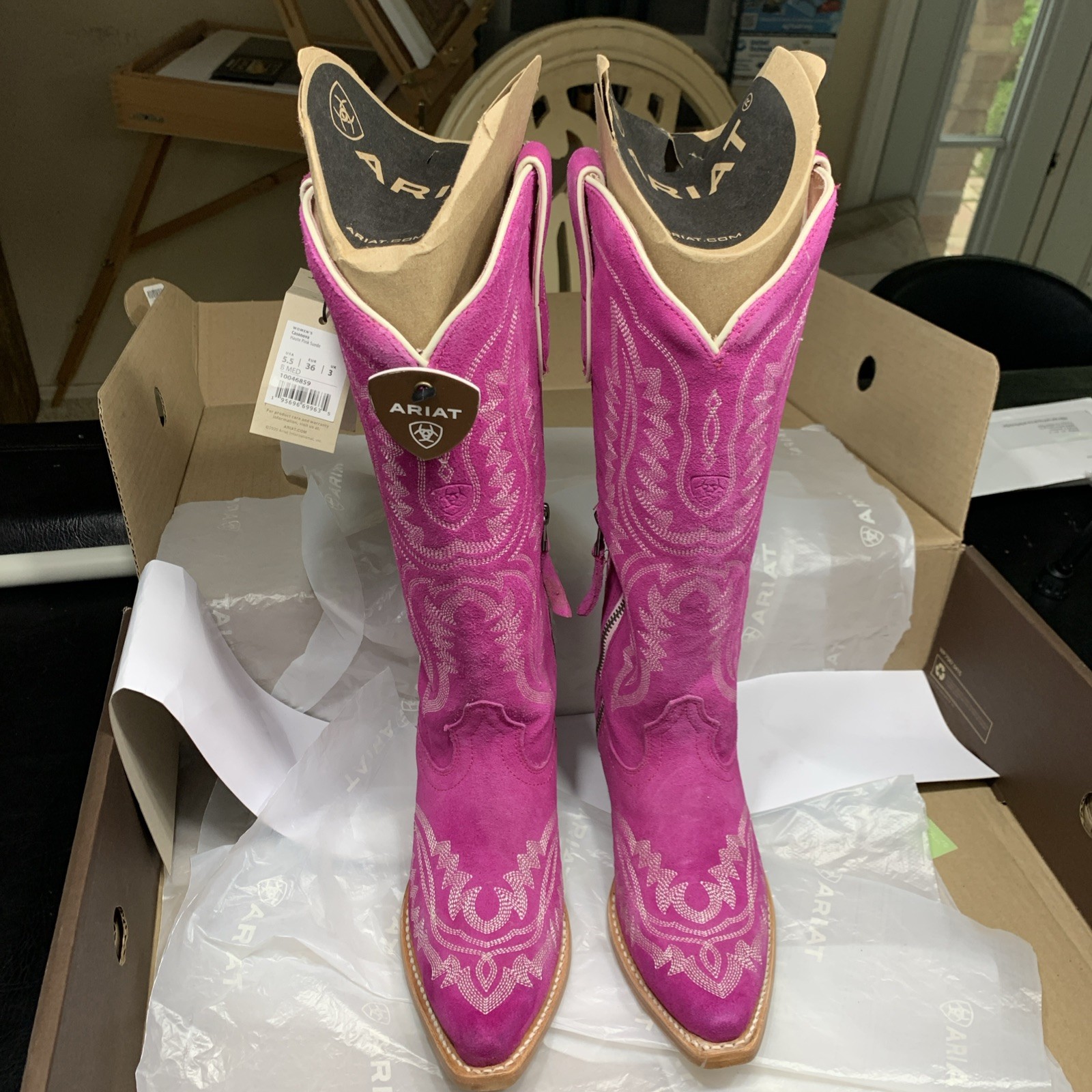 Cowgirl boots Pink Ariat Casanova size 5.5 New In Box Toe X Height 16”