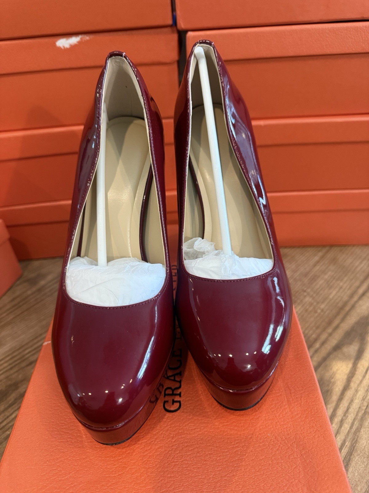 Women’s Size 7 Maroon Patent Leather 5″ Platform Heel – A2000