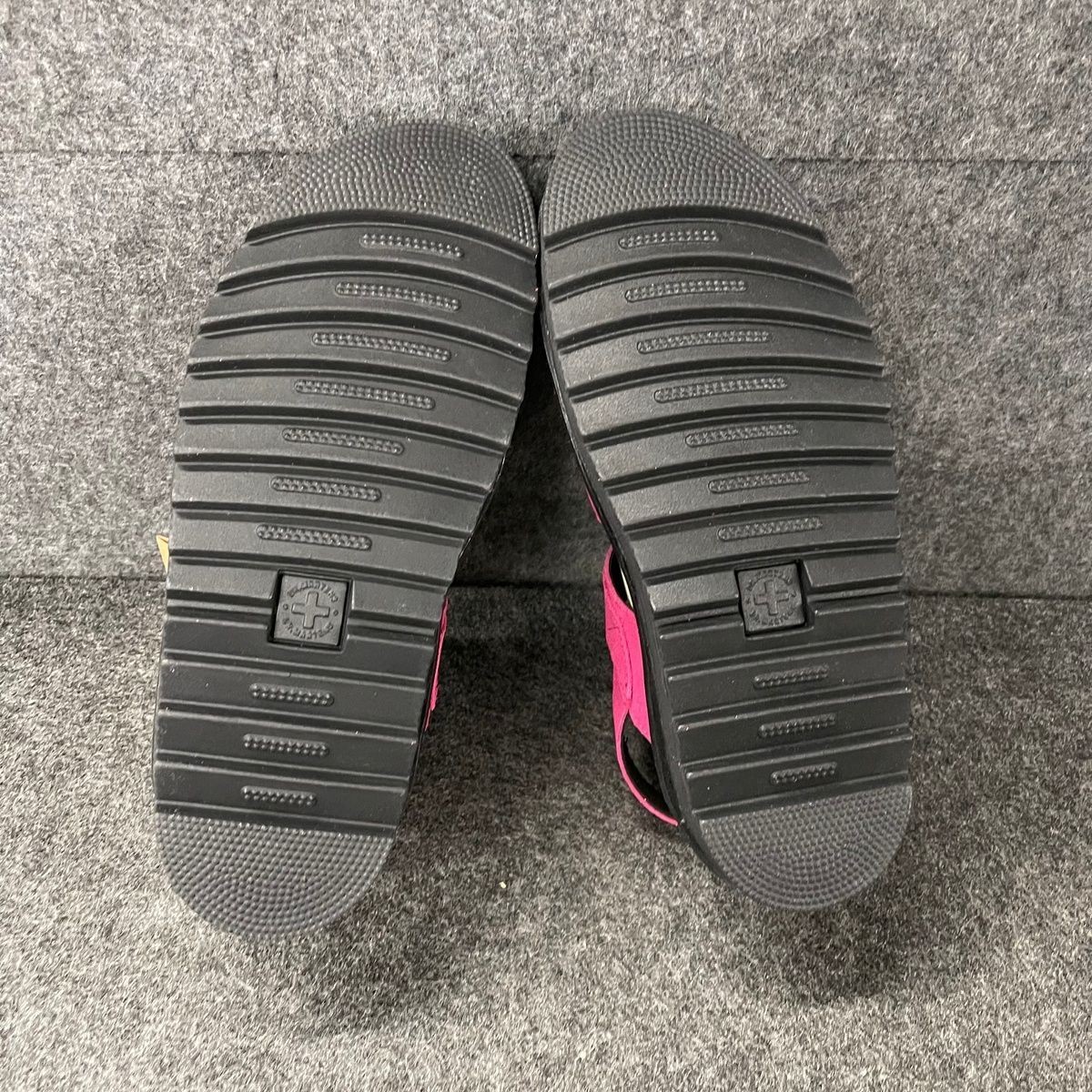 DR. MARTENS Voss II Suede Sandals Women’s Size 9 Fuchsia Pink 41352650