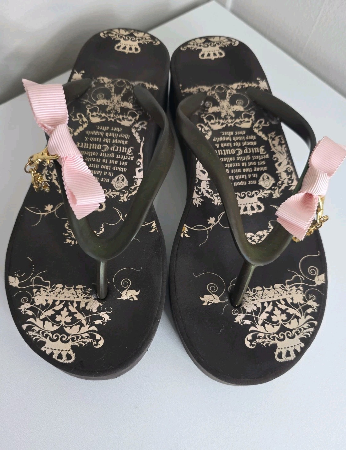 Juicy Couture Women’s Brown Pink Platform Flip Flop Sandals Bow charm Sz 7 Wedge