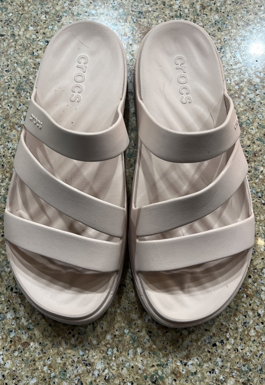 Crocs Getaway Strappy Sandals W9 Slip On Comfort Shoes light pink