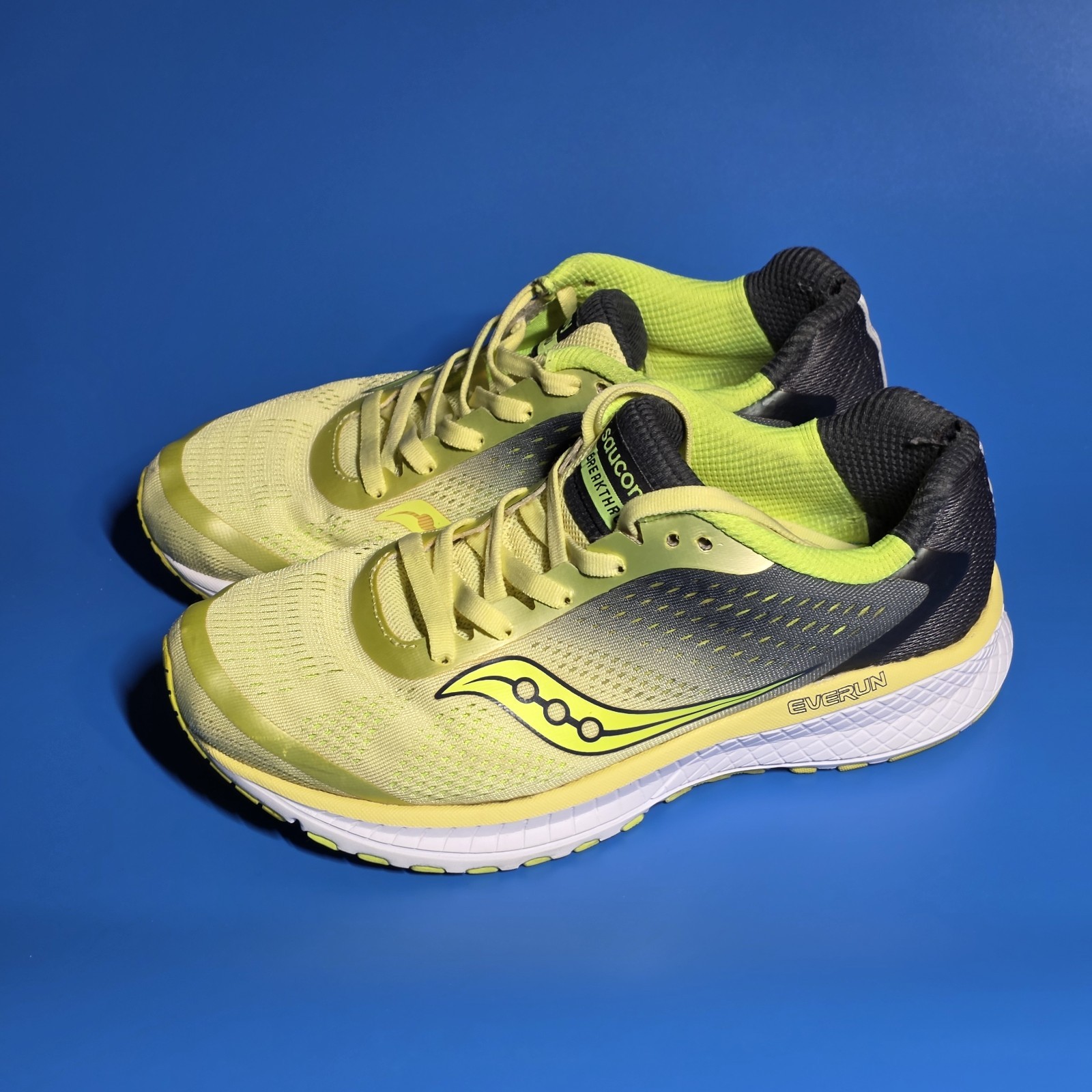 Saucony BREAKTHRU 4 S10419-3 Women’s Running Shoes Green Size 6.5 USED