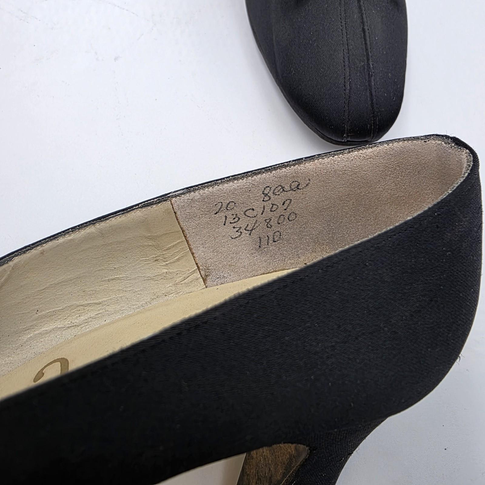 VTG I Miller Black Satin Rhinestone Knot Pumps 2.5in Heels 8AA Narrow