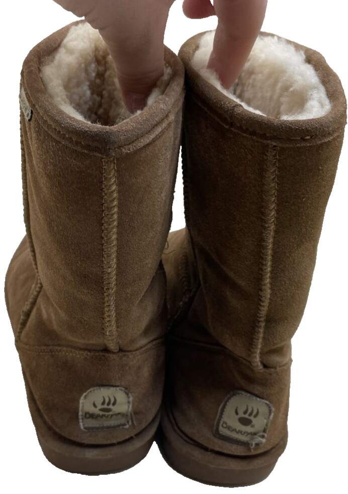 BEARPAW 608 W Emma Short Tan Womens Casual Lined Boots Size 7 Suede Sheepskin