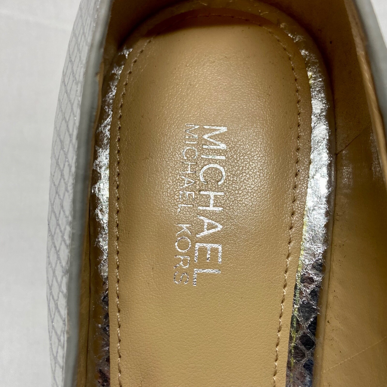 Michael Kors Claire Pump Women’s 7 Metalic Silver Snakeskin Embossed Leather GUC