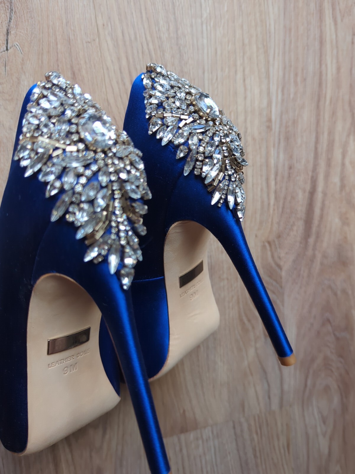 Badgley Mischka Gorgeous Kiara Saphire Blue Crystal Embellished Heels Womens 9