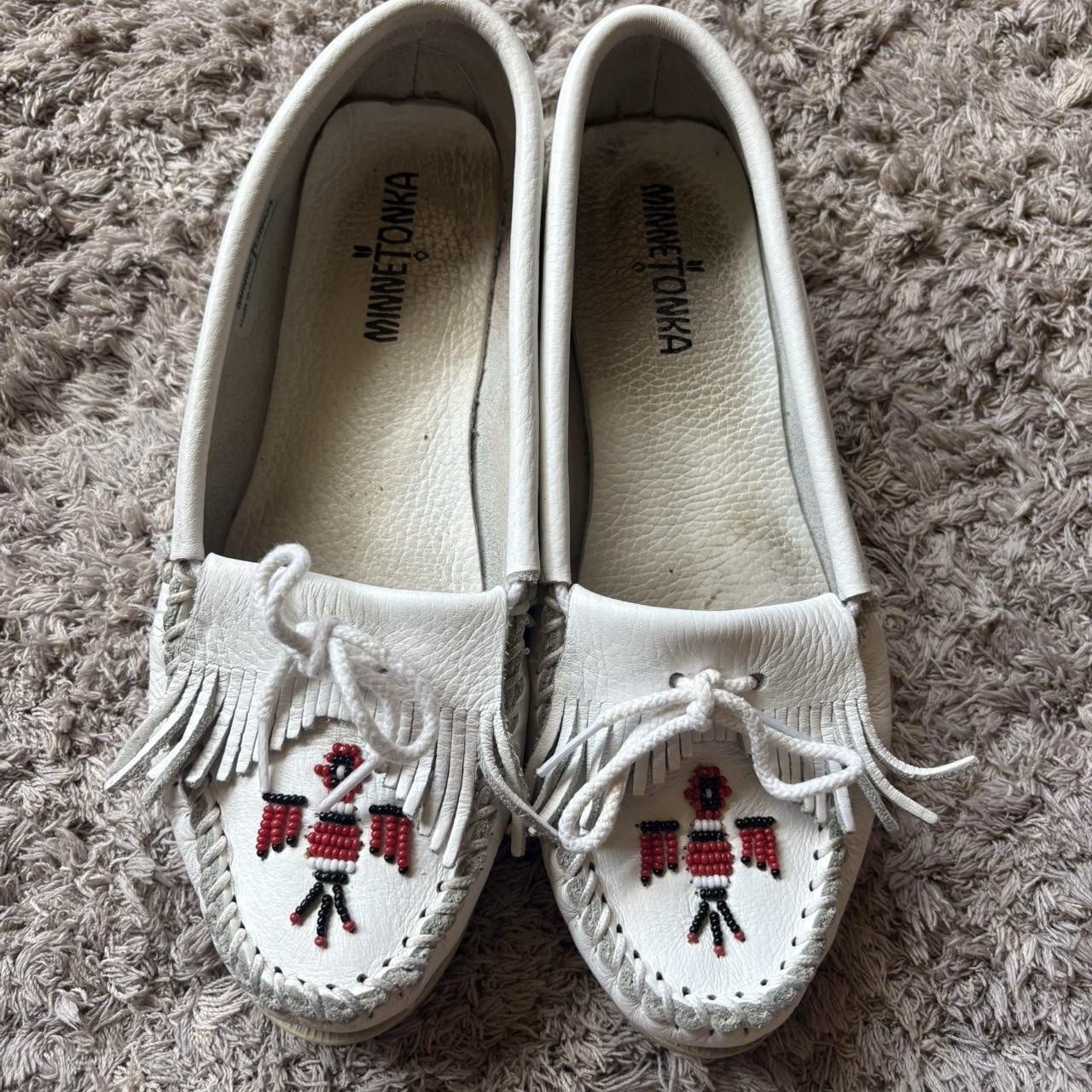 Minnetonka Women’s White Leather Slip-On Moccasin Flats Fringe Beaded US 8