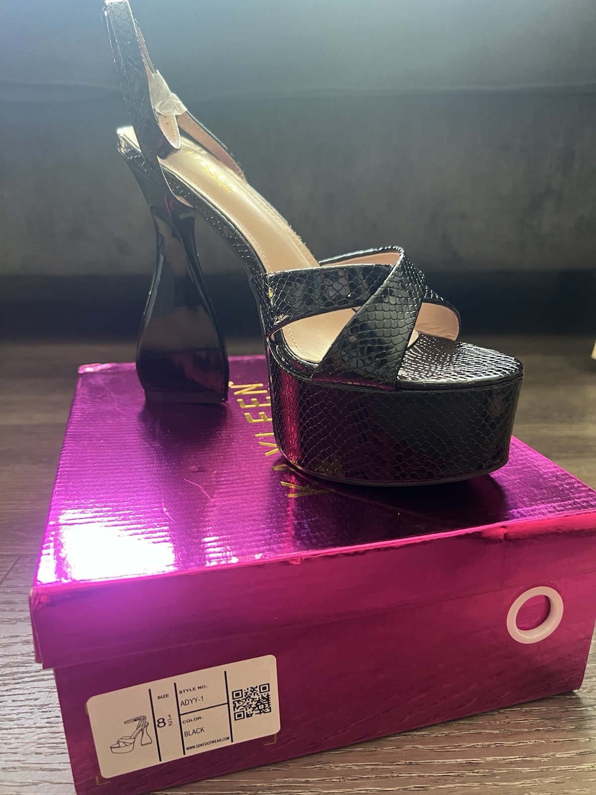 ShoeDazzle Women’s 8.5 Black Snakeskin Platform Open Toe Ankle Strap Heels