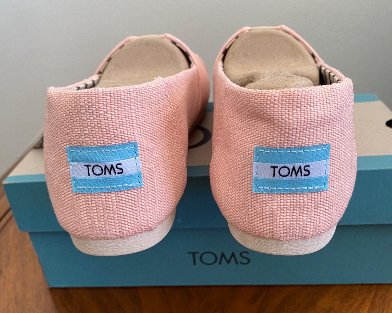 TOMS Slip On Flat Shoes Comfort Casual Travel Peach Blush Canvas Women’s 8.5