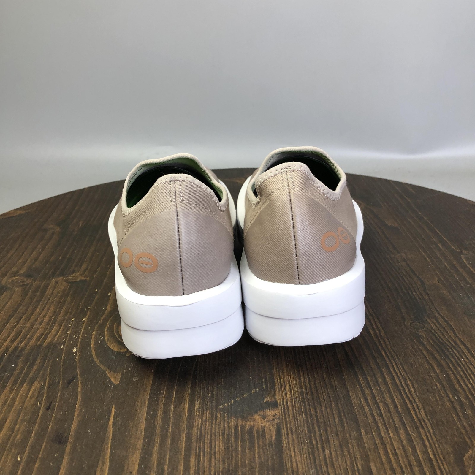 OOFOS OOmg eeZee Low Shoes Womens Size 7 Beige Slip On Recovery Walking Sneakers