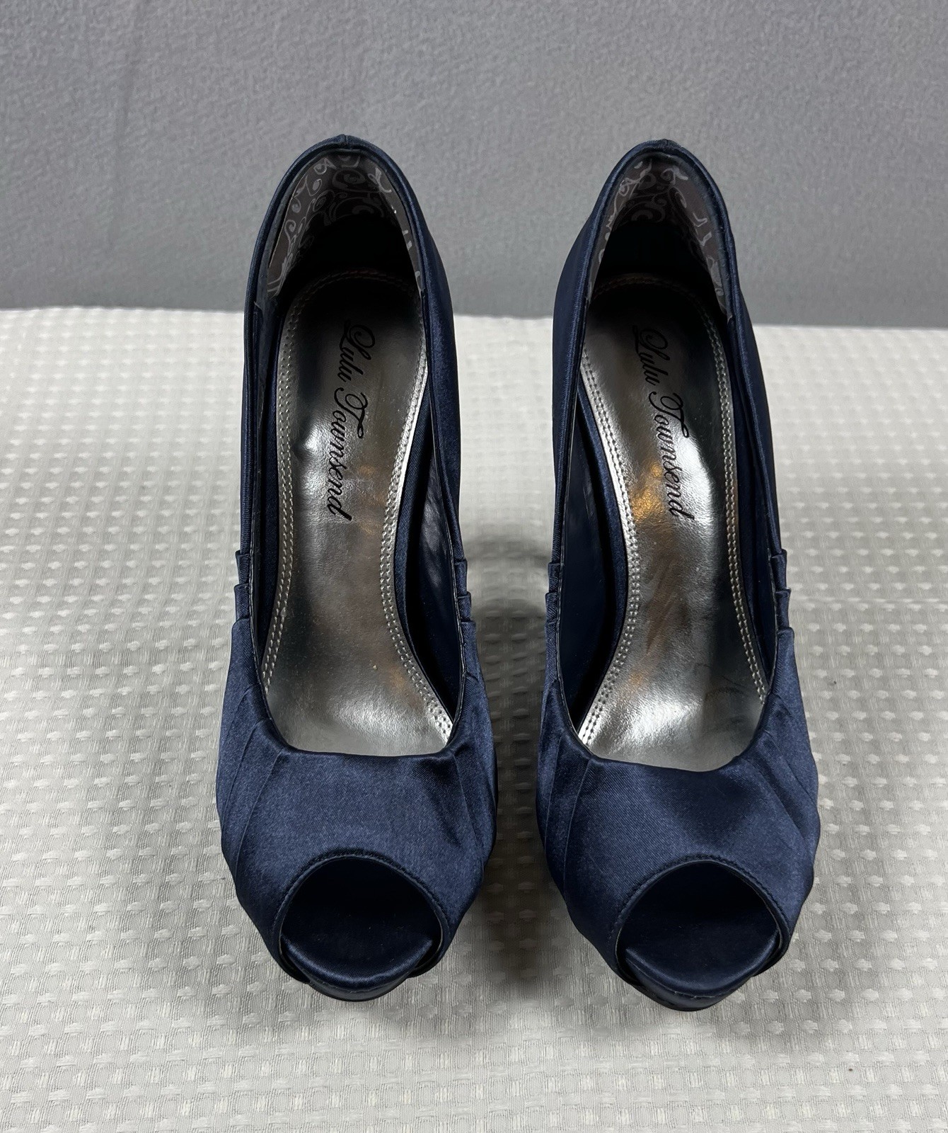 Lulu Townsend Peep Toe Shoes Platform Heels Dark Blue Satin Women’s Size 6.5