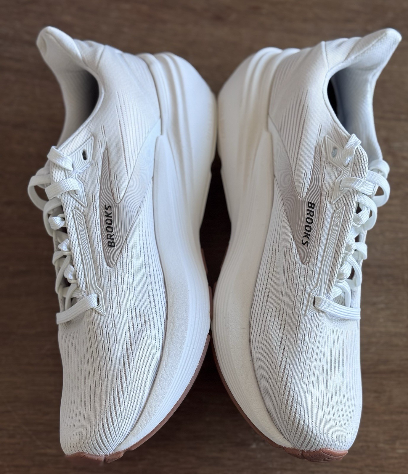 Women’s Size 7.5 Brooks Running Shoes White Chateau Grey 120456 1B 171 NIB