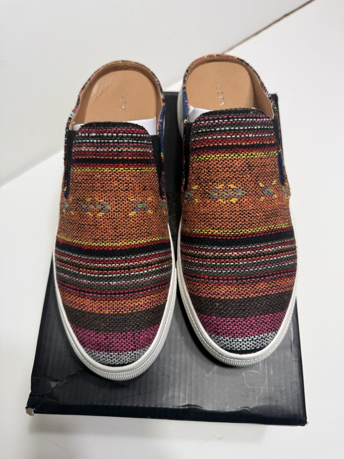 Very Volatile Embroidered Boho Striped Slip On Platform Sneakers Women’s Sz 7