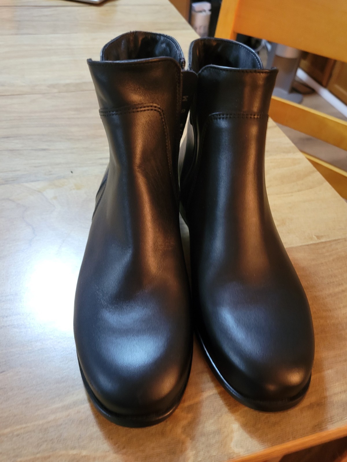 NWOB Black Waterproof Italian Leather Fashion Ankle Boot By La Canadienne sz 8