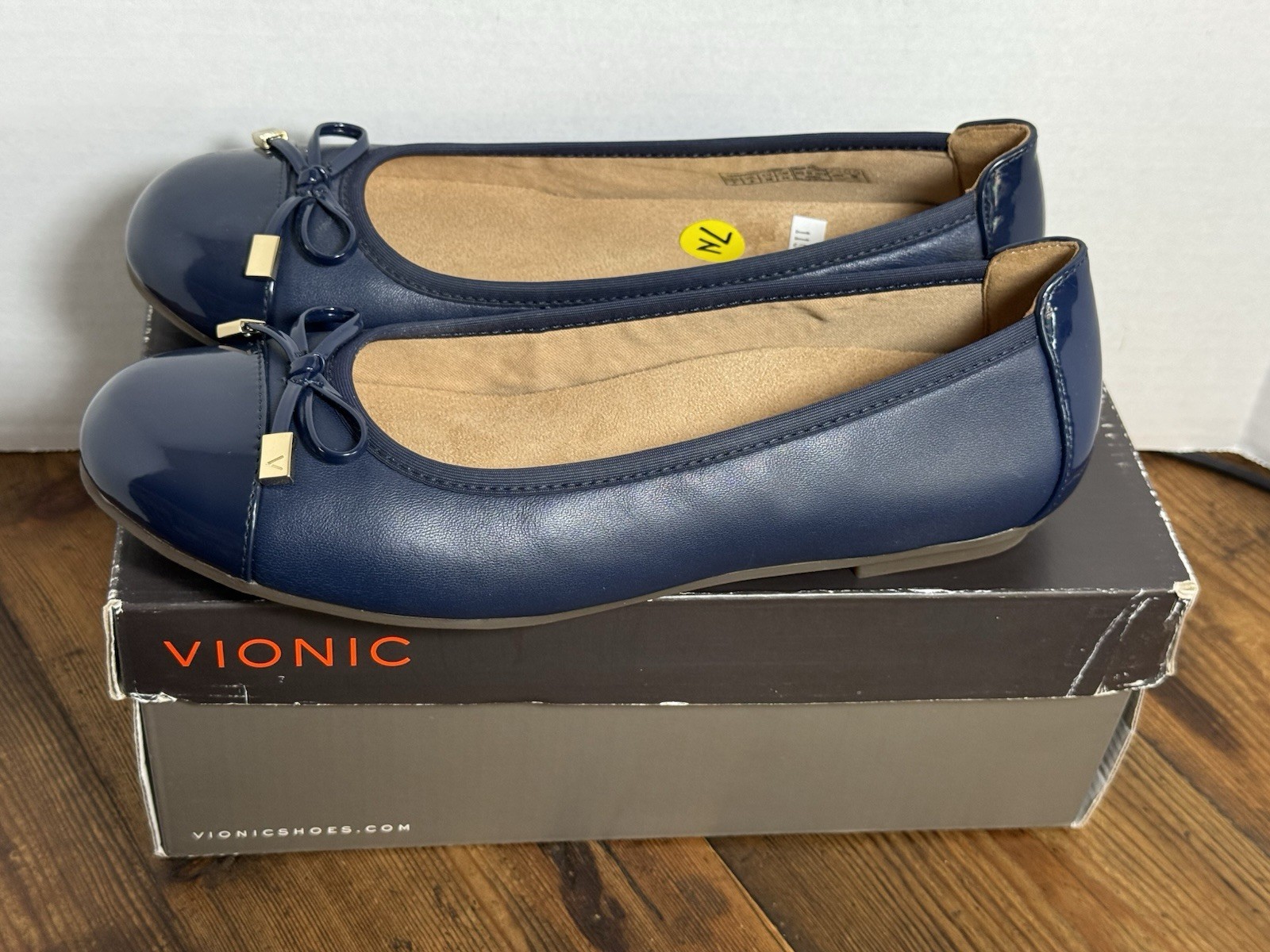 Vionic Minna Ballet Flat Size 7N (W)Blue Leather Slip On Shoe Cap Toe Bow NIB (H