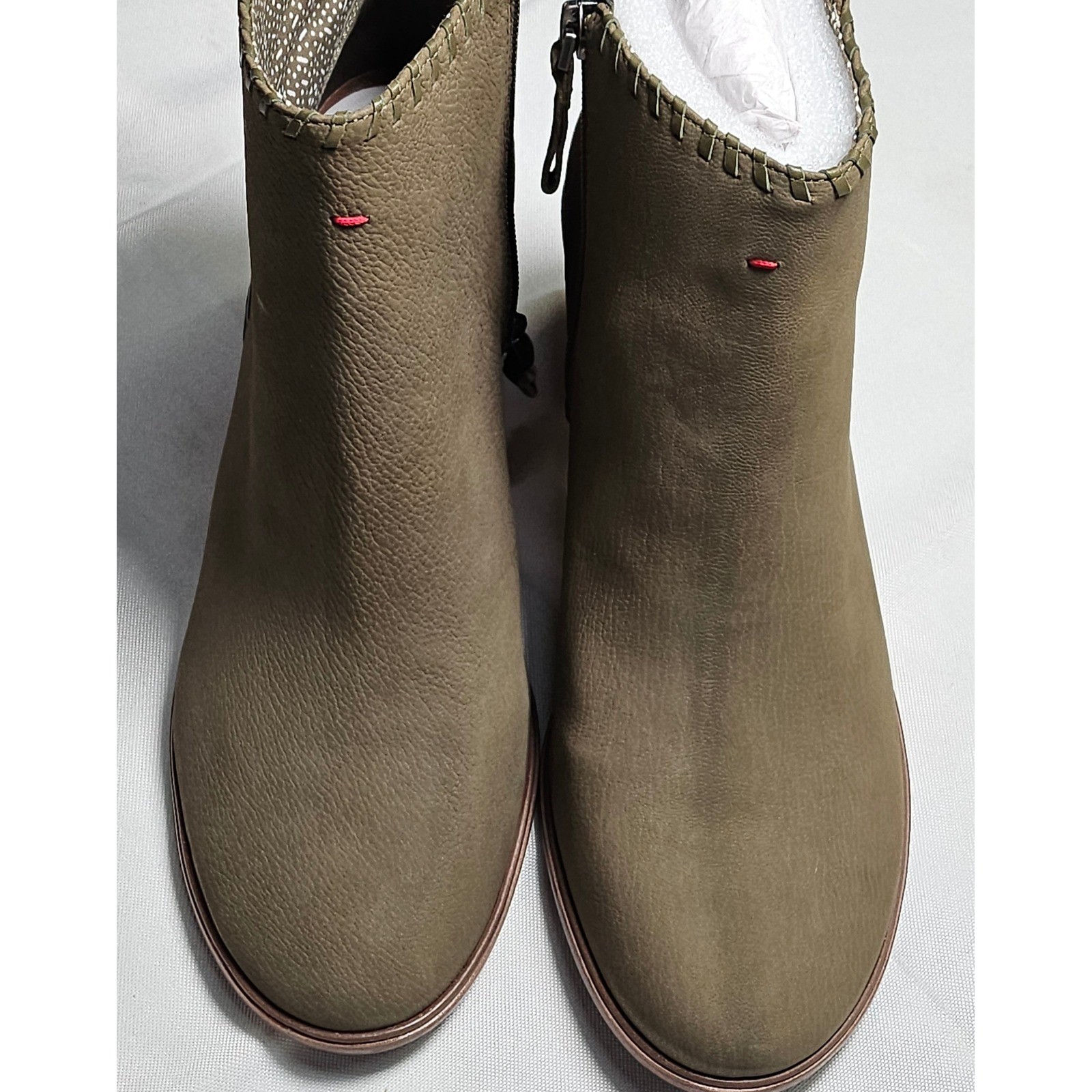 ED Ellen DeGeneres Susumu Tumbled Nubuck Chive Ankle Boots Women’s Size 11M