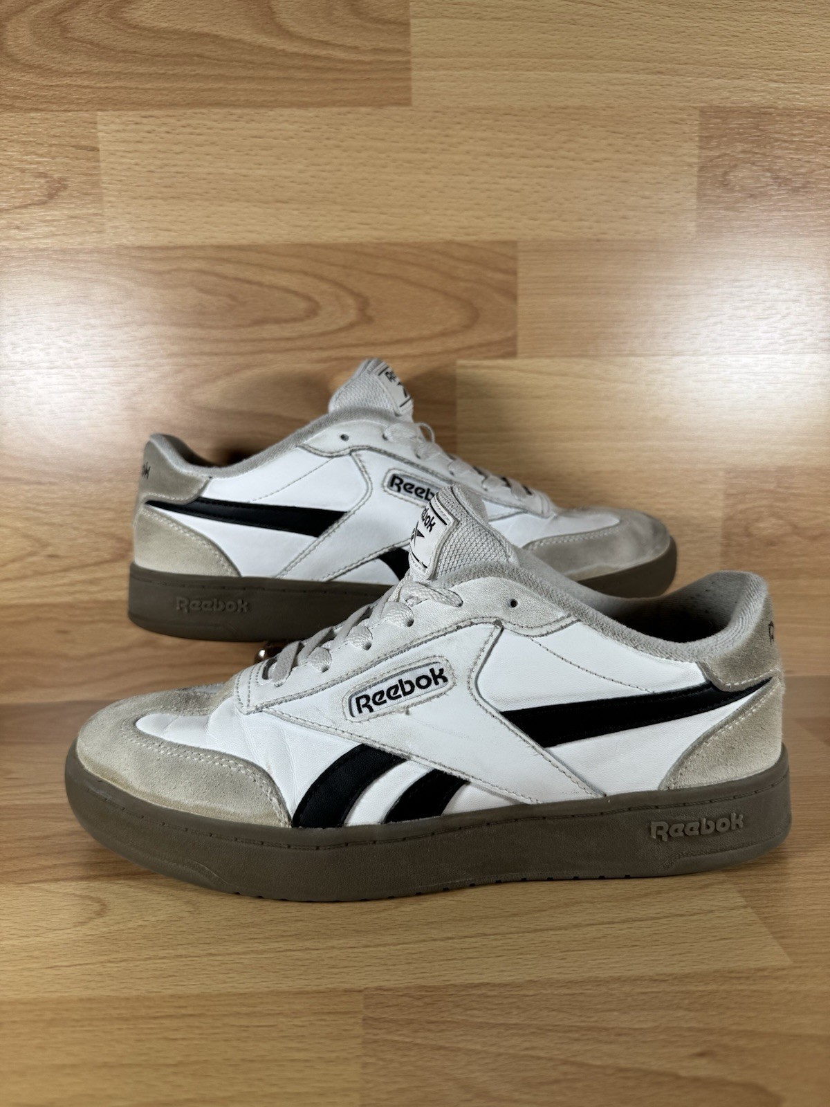 Reebok Galaxy Retro Gum Sole Sneakers White Black Womens Size 9