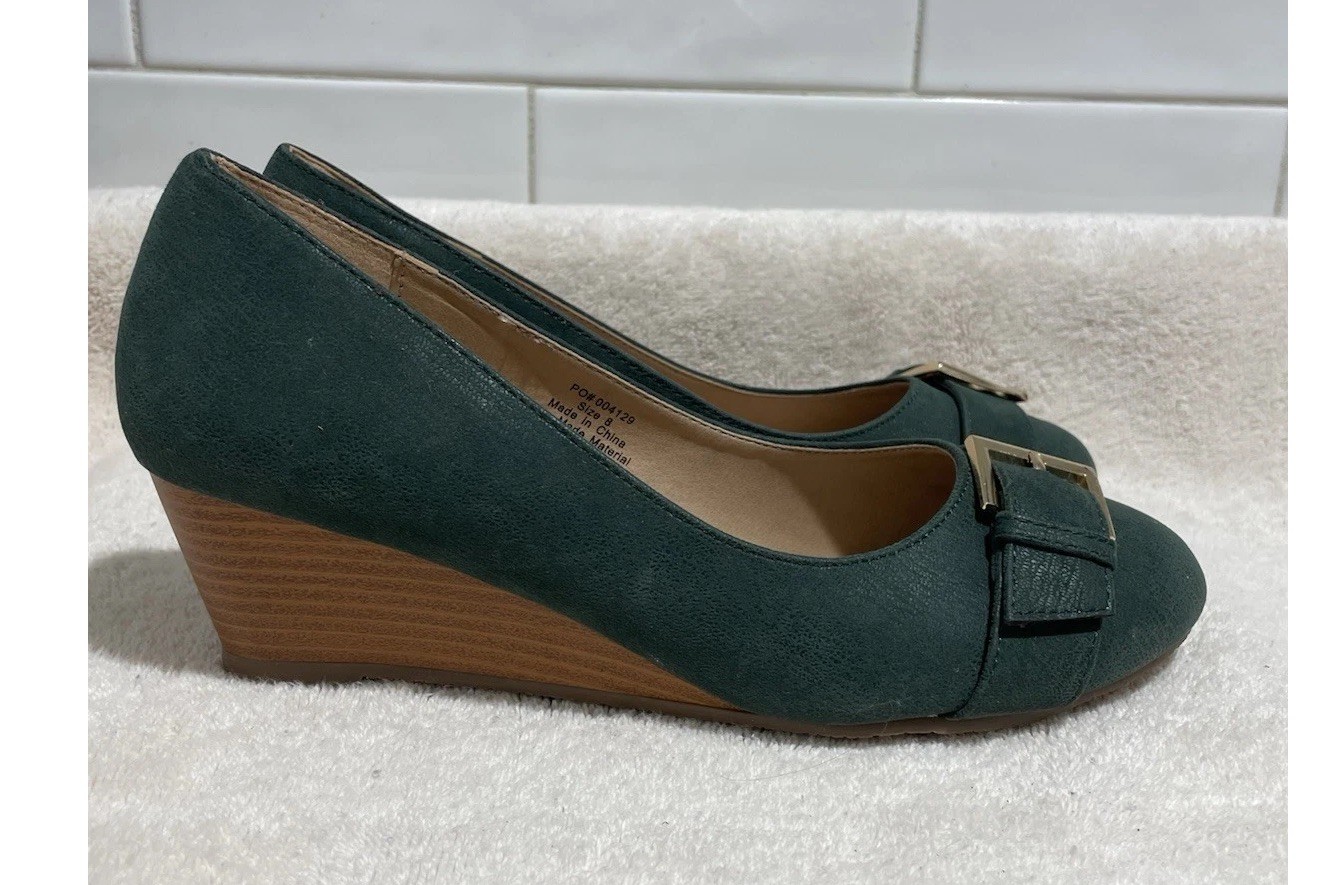 Journee Collection Graysn Green Suede Wedge Flat SlipOn Comfort Round Toe Size 8