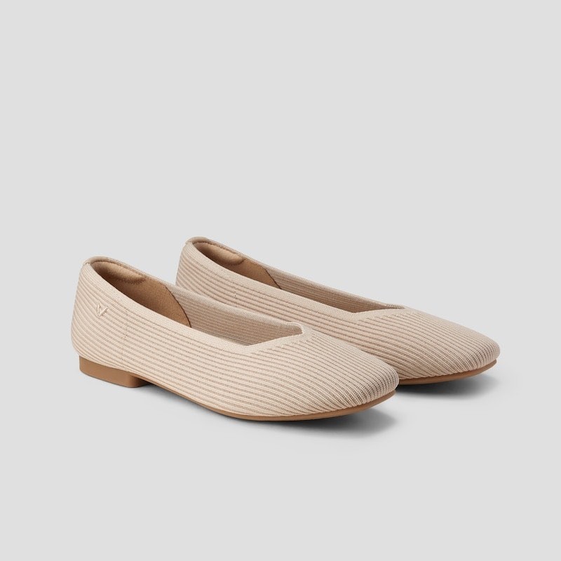 VIVAIA Square-Toe V-Cut Flats (Margot™ 2.0) – 40.5 / US 9-9.5