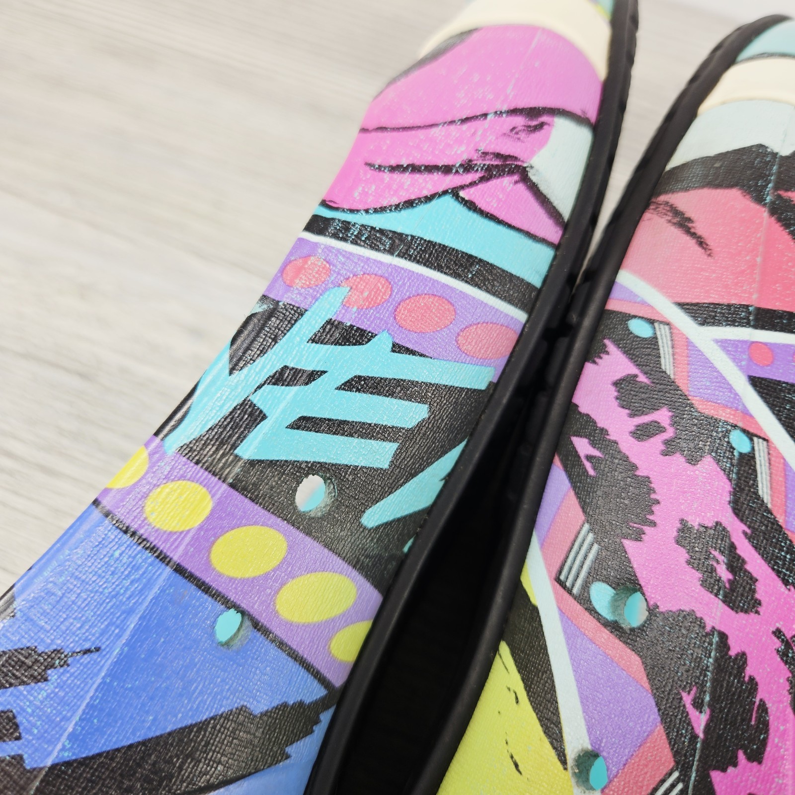 Patricia Field x Crocs Round Toe Flat Shoes Sz 9 Torquoise Multi Color Graphics