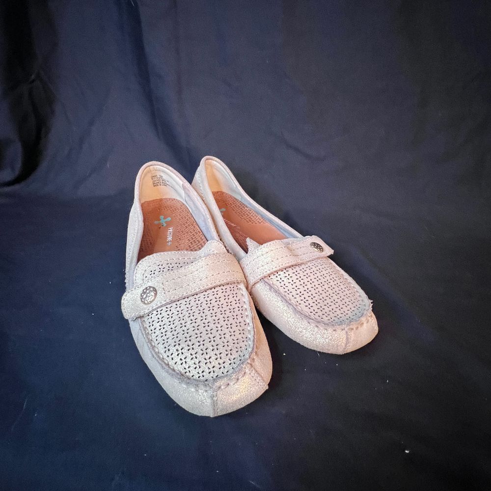 Baretraps Women’s Oakes Moccasins Metallic Gold Suede loafer shoe Size 7.5