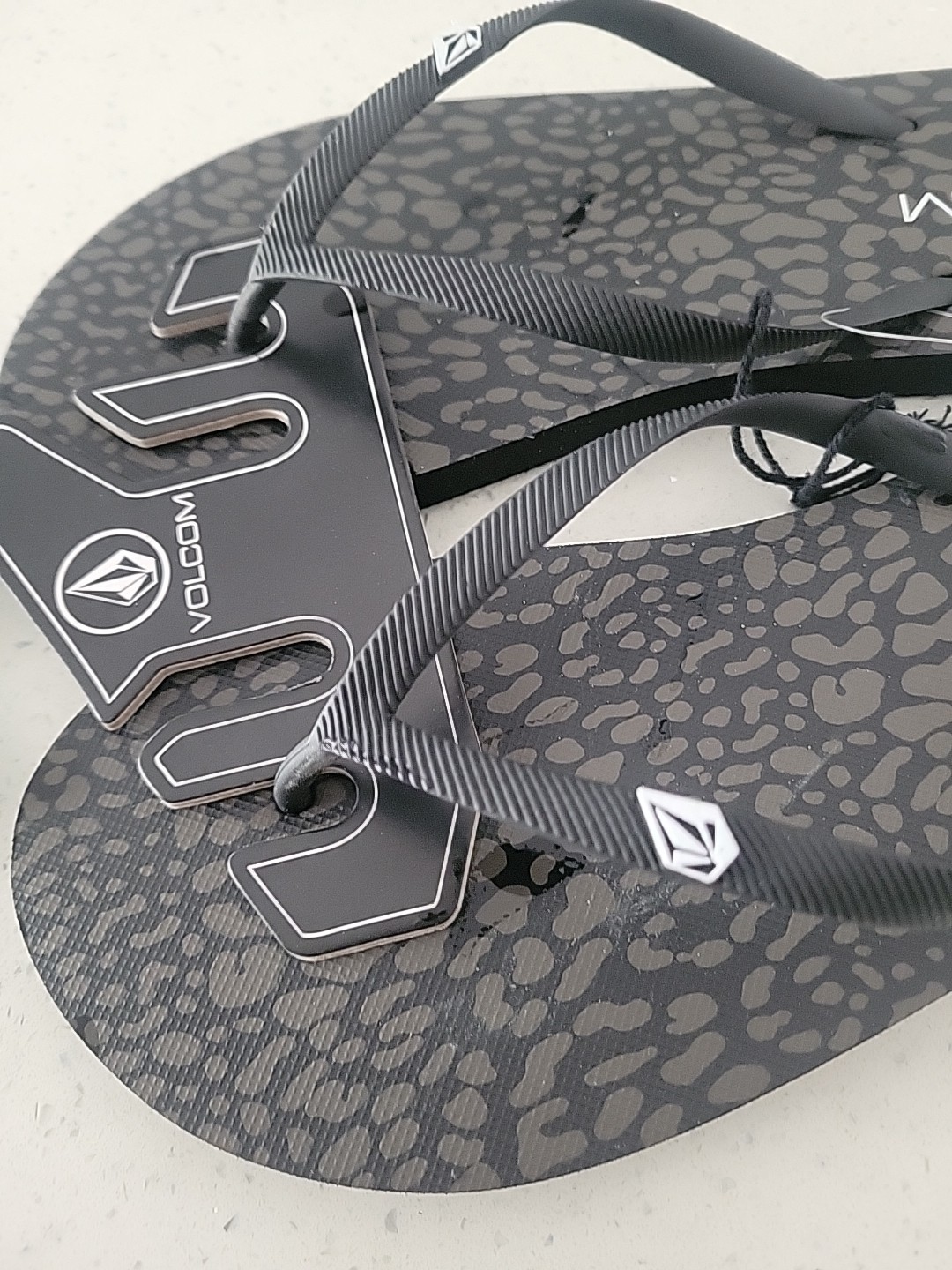 New Women’s Volcom Rocking Solid 2 Sandals Flip Flops Size 9