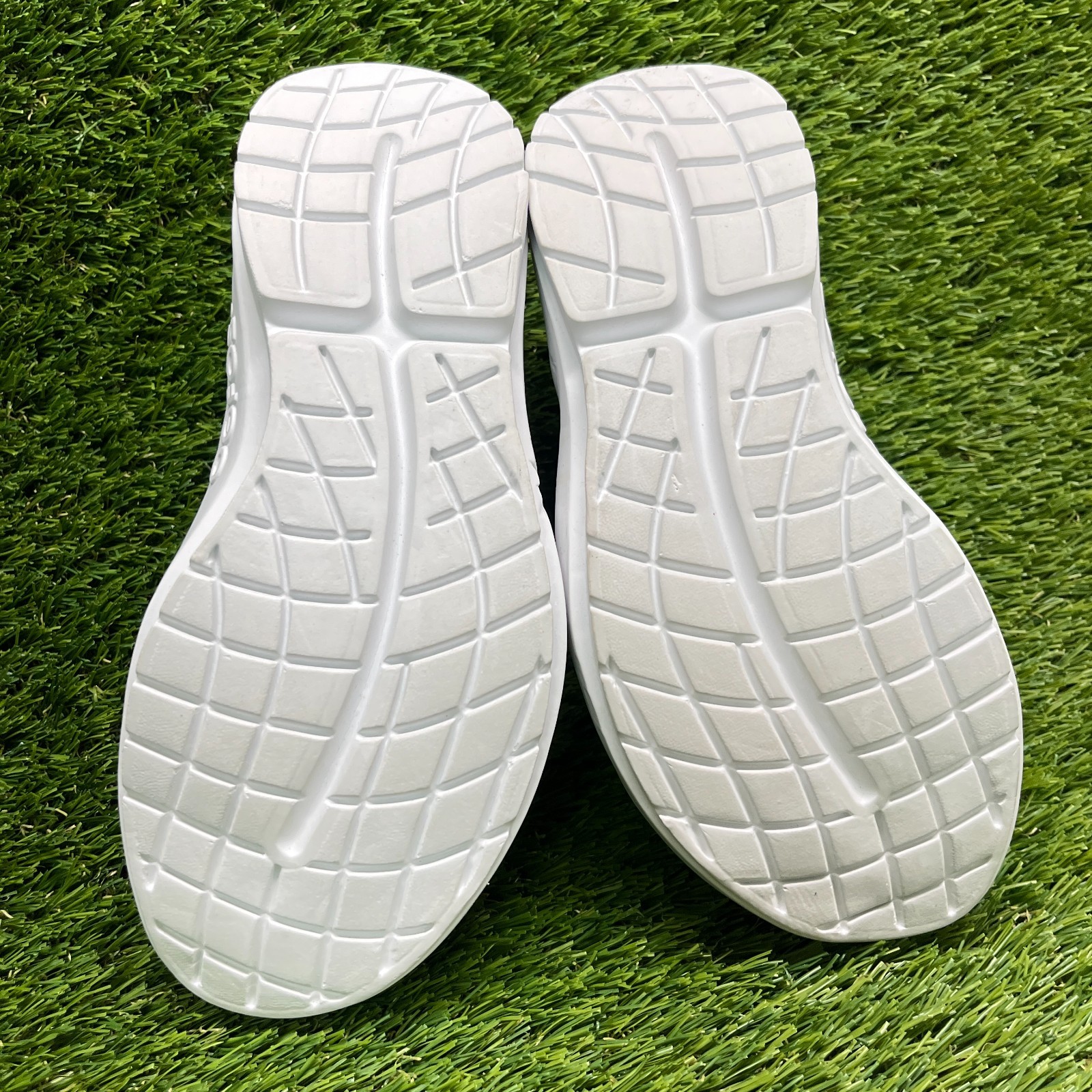 OOFOS OOmg eeZee Low Womens Size 7.5 Gray White Casual Slip On Recovery Shoes