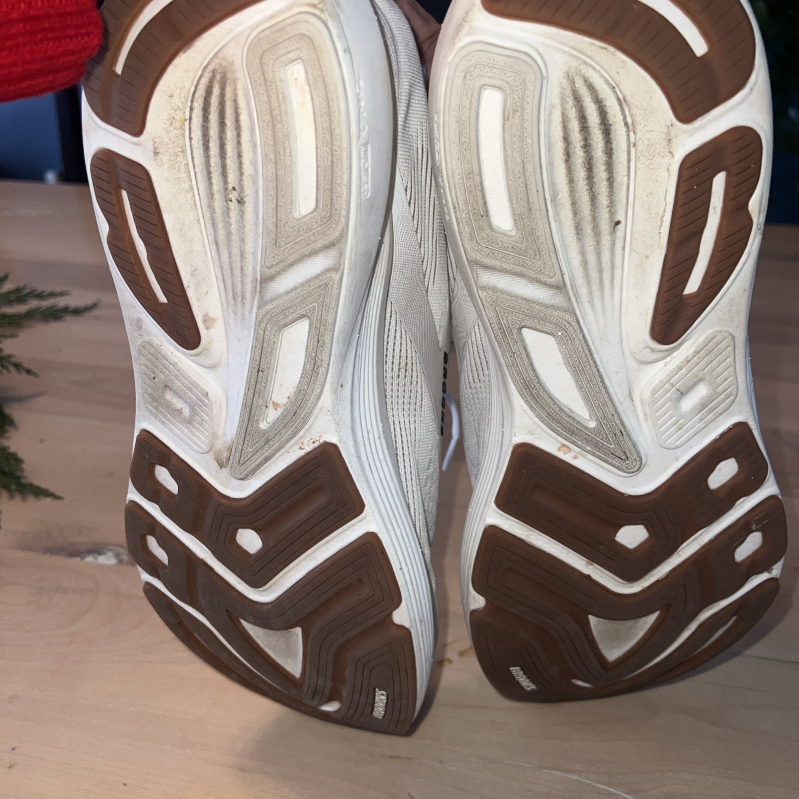 Brooks Revel 8 Women’s 12 Wide White Running Shoe Sneakers