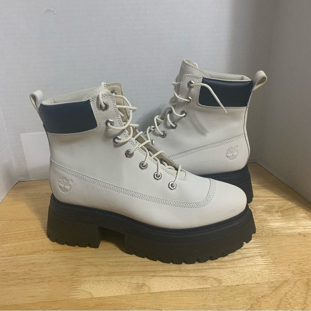 Timberland Sky 6 Inch Women’s Size 10M Beige/Black Clunky Lace Up Boots A5RSV