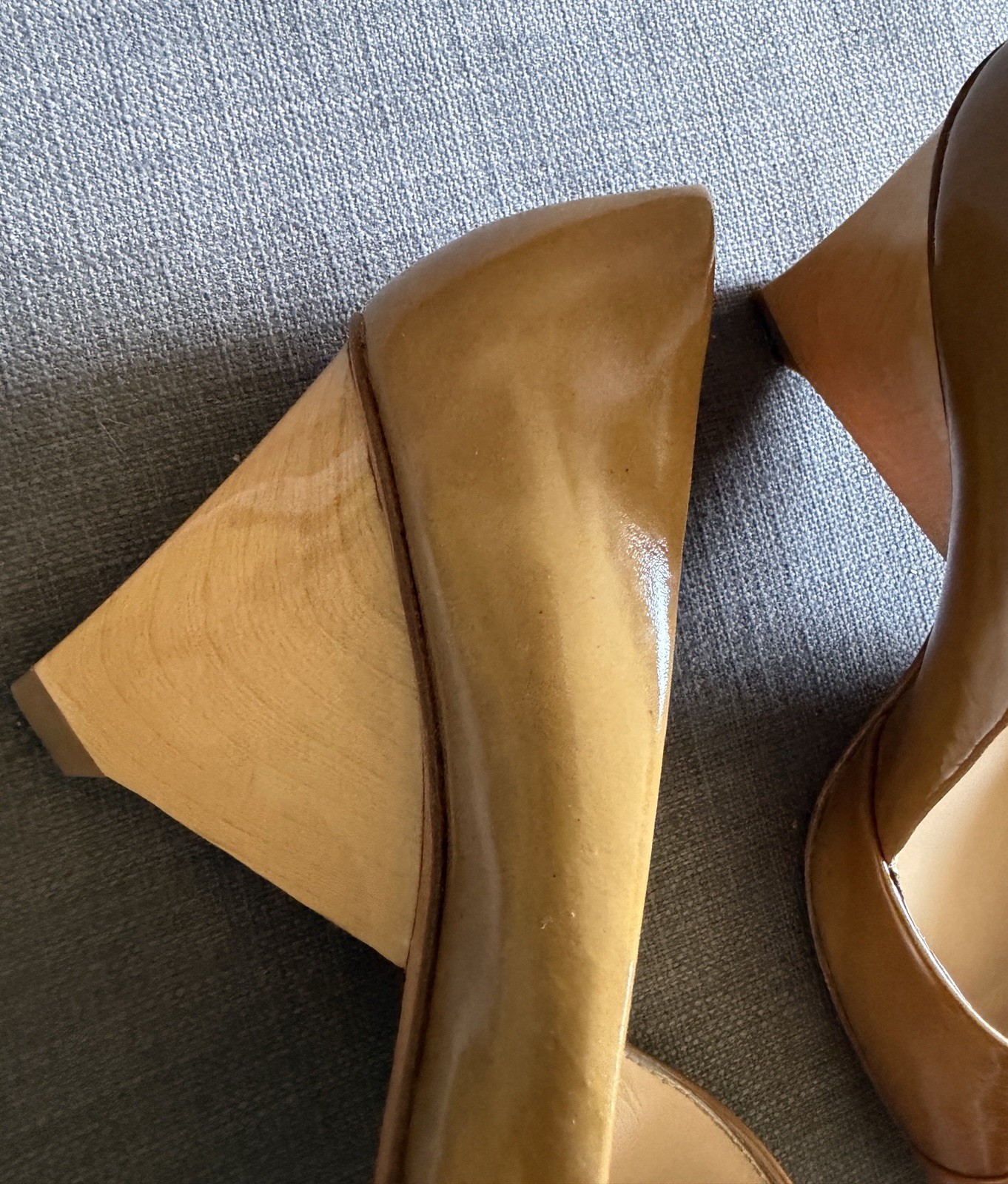 Via Spiga Glossy Cognac Patent Leather Peep-Toe Block Heels Sz 6