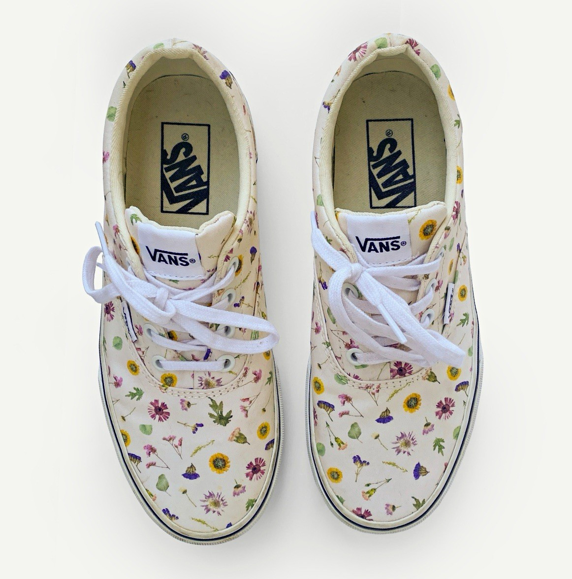 VANS Women’s Low Top Canvas Floral Lace-Up Sneakers White/Multicolor