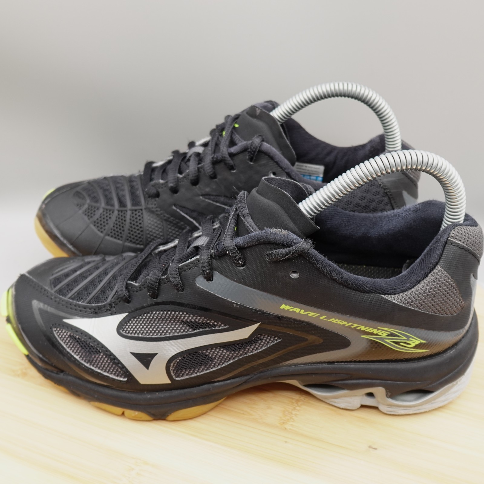 Mizuno Shoes Womens Size 8 Wave Lightning Z3 Black Running Sneakers 430228 Flaws