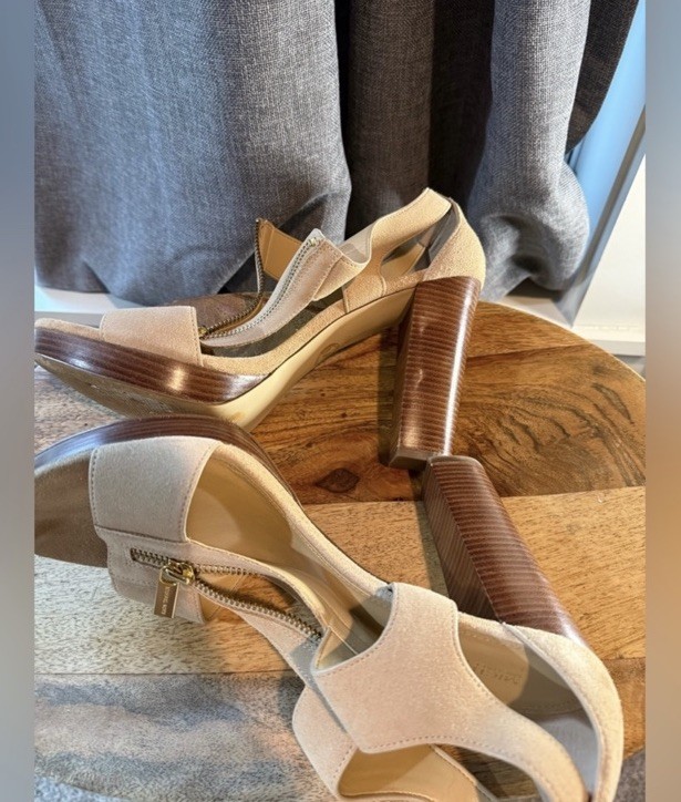 Women’s Michael Kors Tan zip front heels size 11