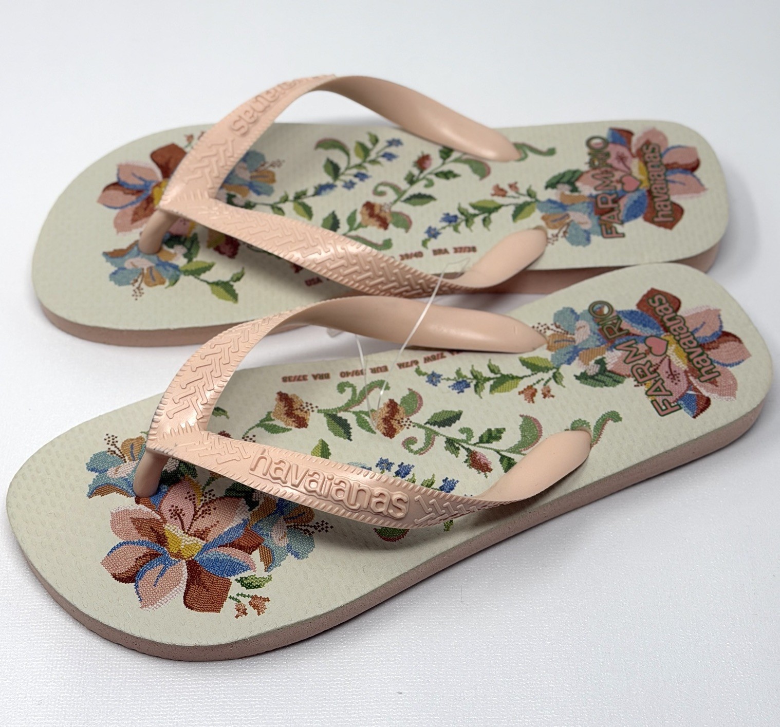 FARM Rio x Havaianas Flip Flops Tropical Floral Blush Pink Brazil 2026 Sz US 7/8