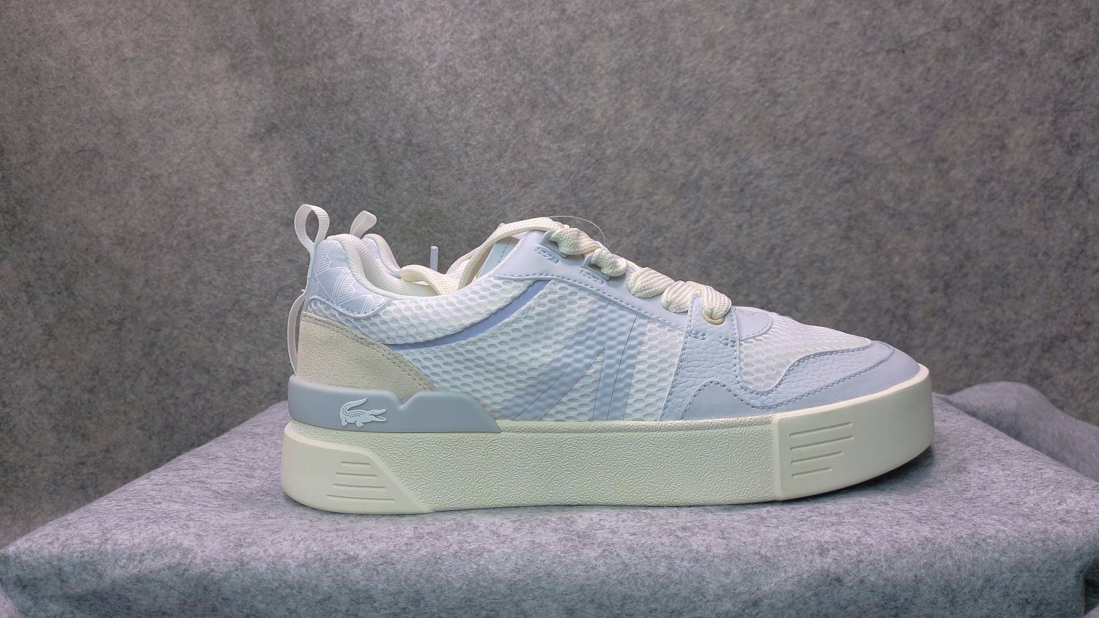 Size 9.5 – Lacoste TRQS Women’s White/Light 746CFA00221T5