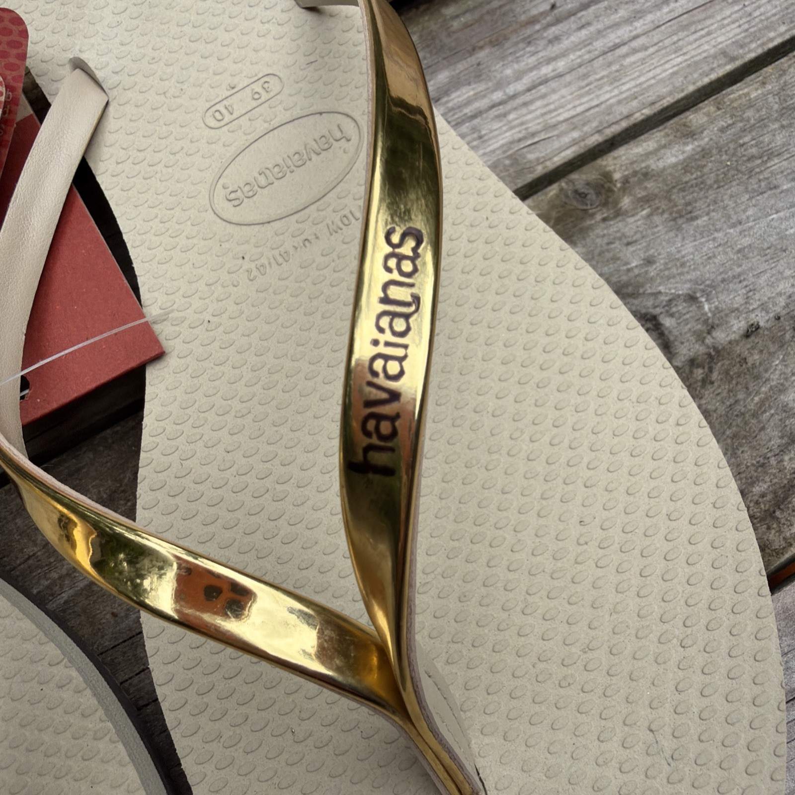 Havaianas Golden Sand Metalico Sandals Womens Gold Rubber Flip Flop SZ 9/10 NWT