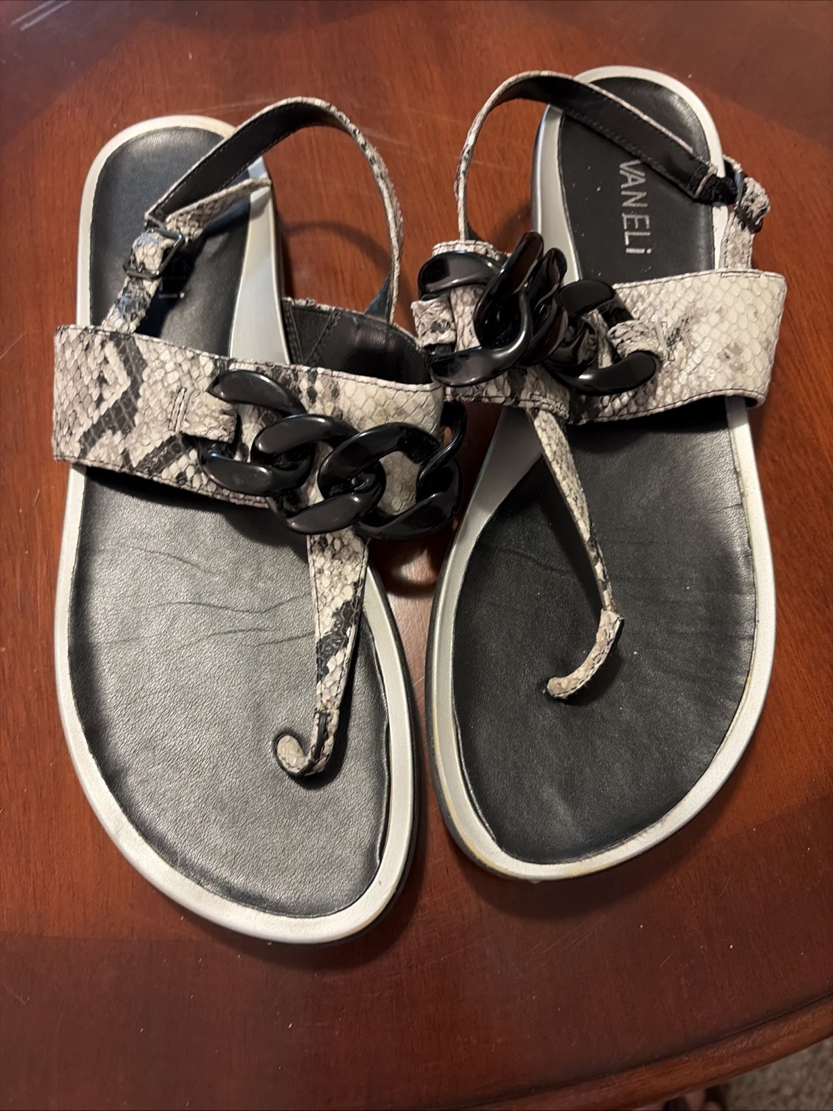 Vaneli slingback sandals Sz 9 feature a resin chain link accent and snakeskin