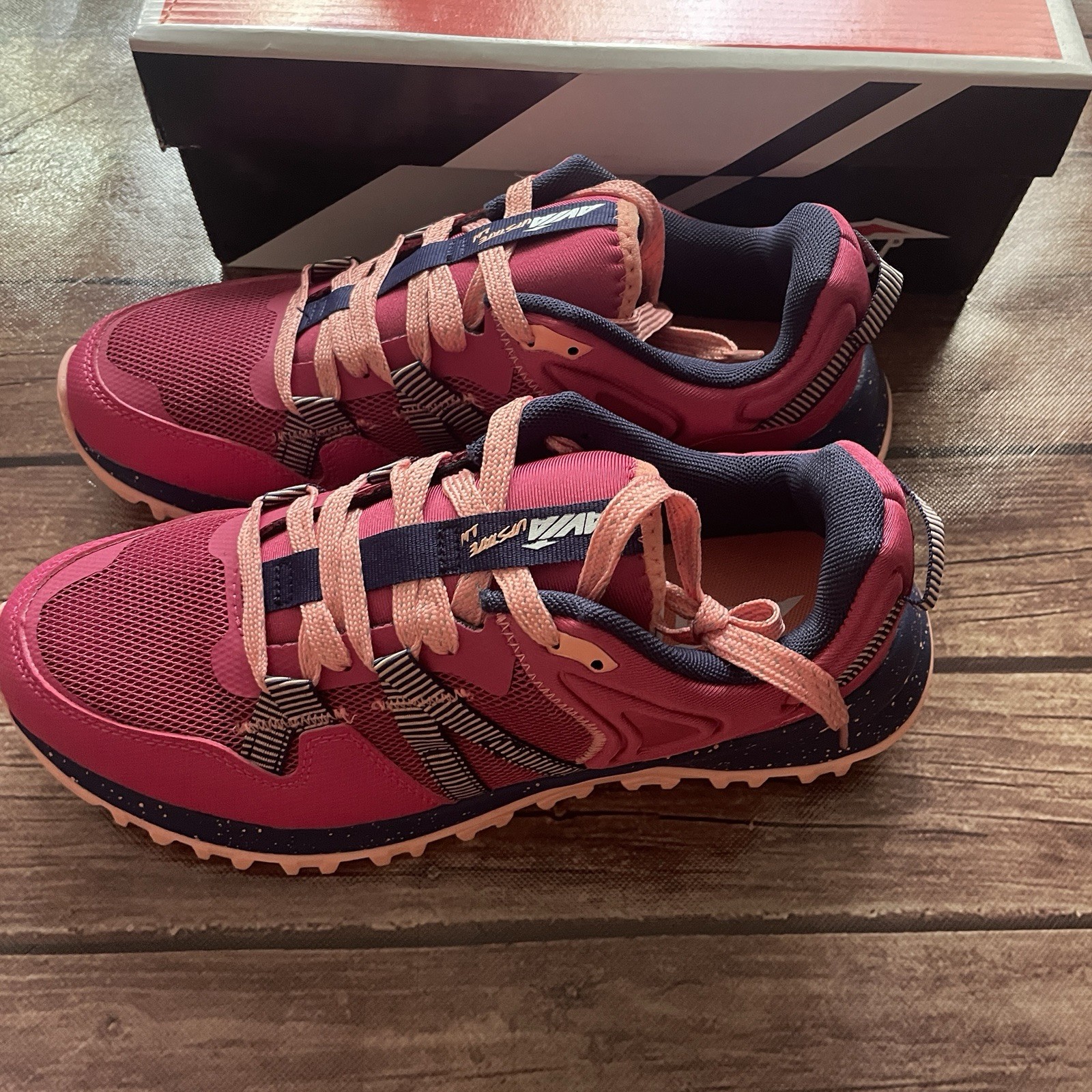Women’s Avia Upstate LW Jazzy Desert Flower Medieval Blue Sneakers 9.5