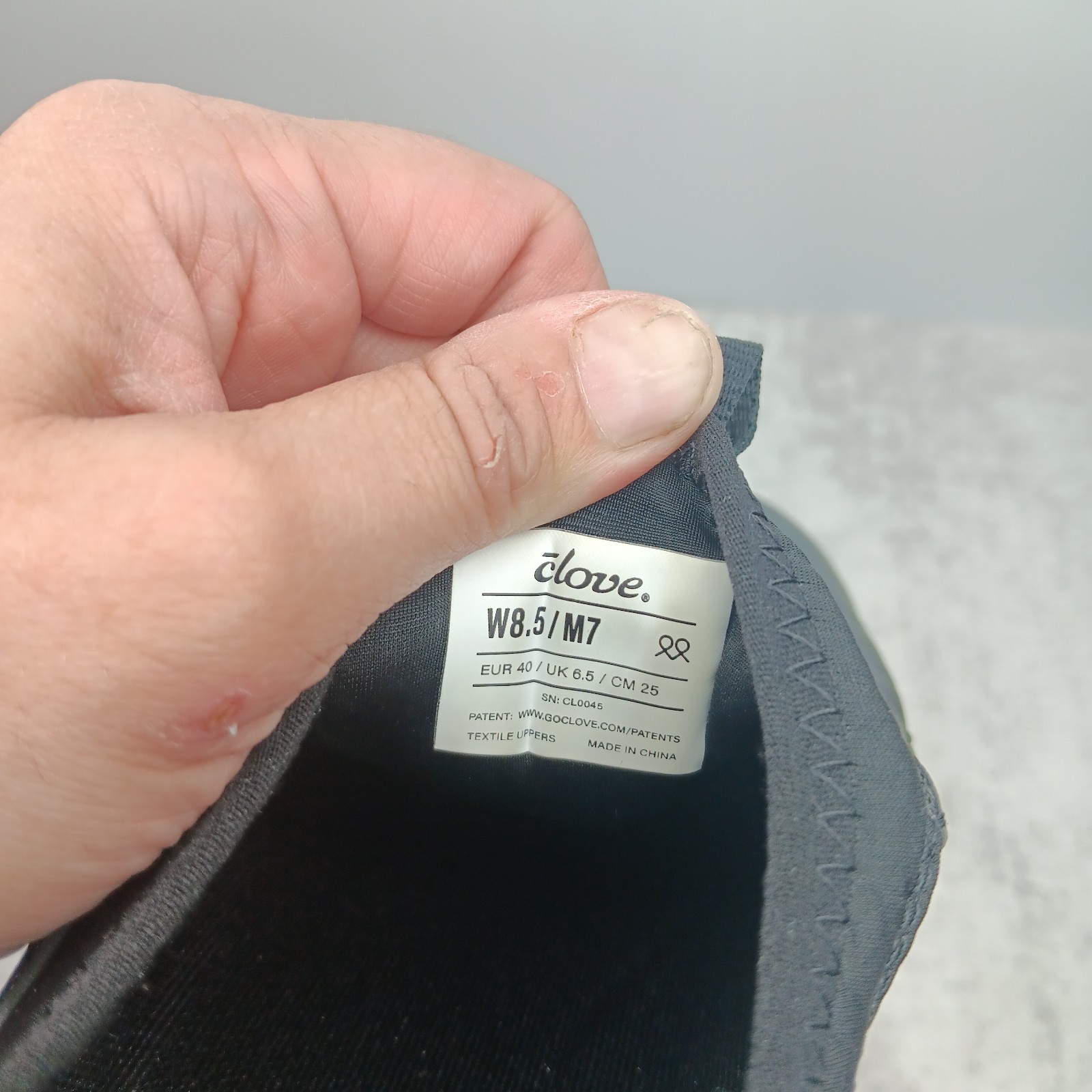Clove Classic Sneakers W8.5 M7 Black Clarino Vegan Leather Healthcare Nursing