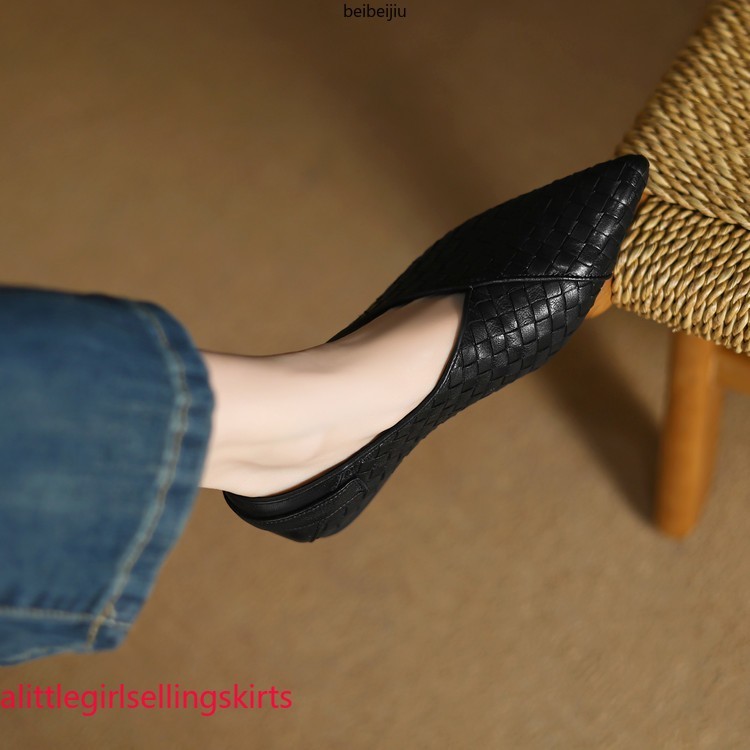 Women’s Flats Slip on Loafers Leopard Weave Alligator Pattern Pointy Toe Shoes