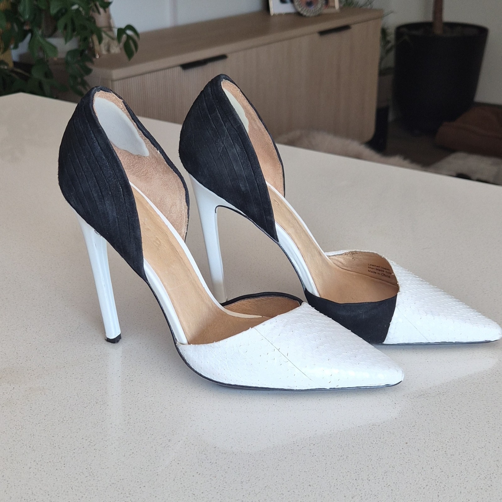 L.A.M.B Leather Textured Black/White Pointed Toe Slip On Stiletto Pumps US 9