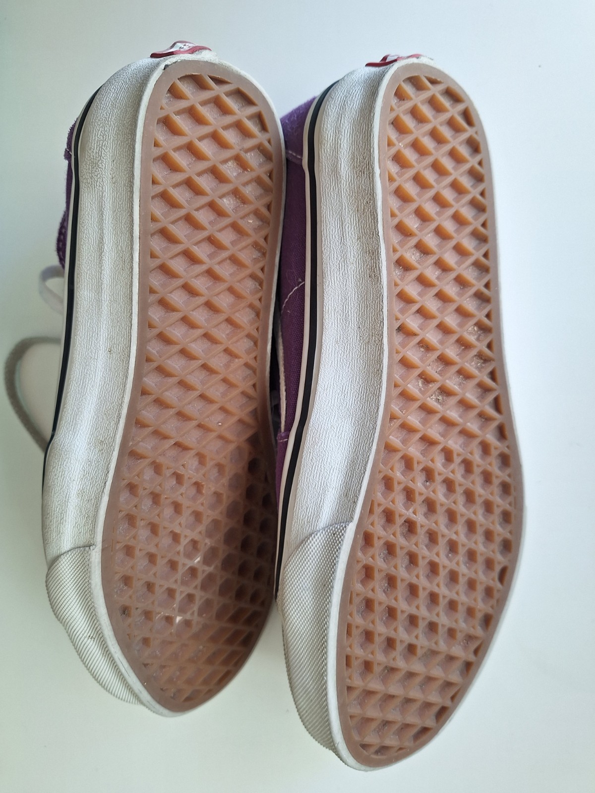 Men’s 5 WOMEN’s 6.5 PURPLE HIGH TOP VANS Shoes.