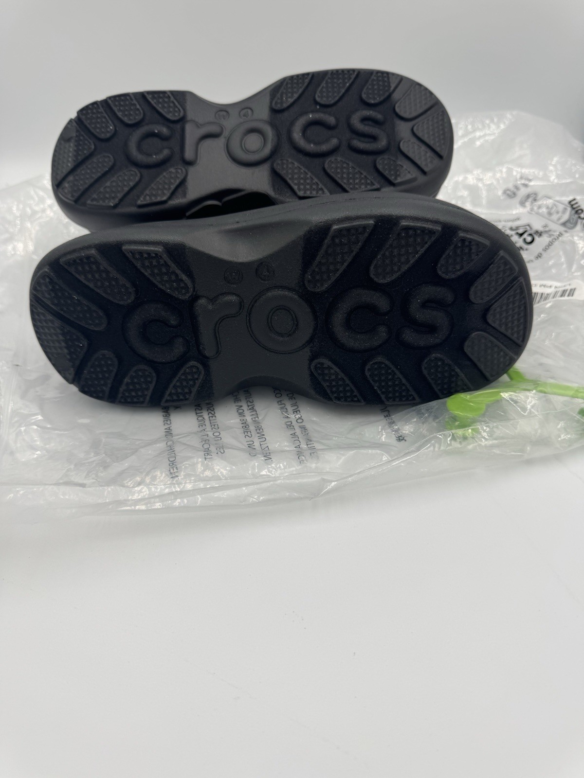 Crocs Soho Y Strap Platform Sandals Black Women’s 4 NWT 211755-001