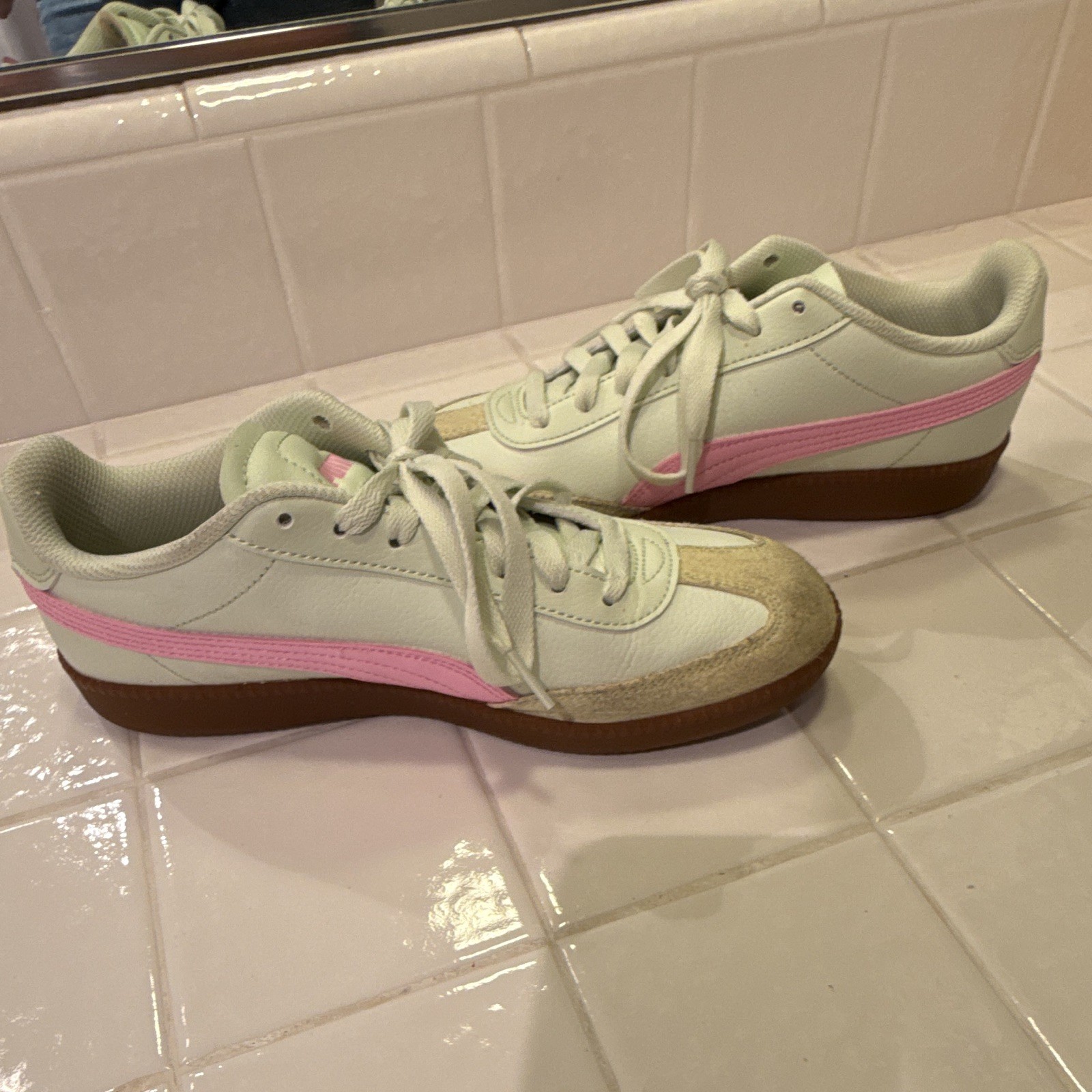 PUMA Green Pink Gum Rubber Sole Logo Lace Up Low Top Sneakers 401090-10 Women