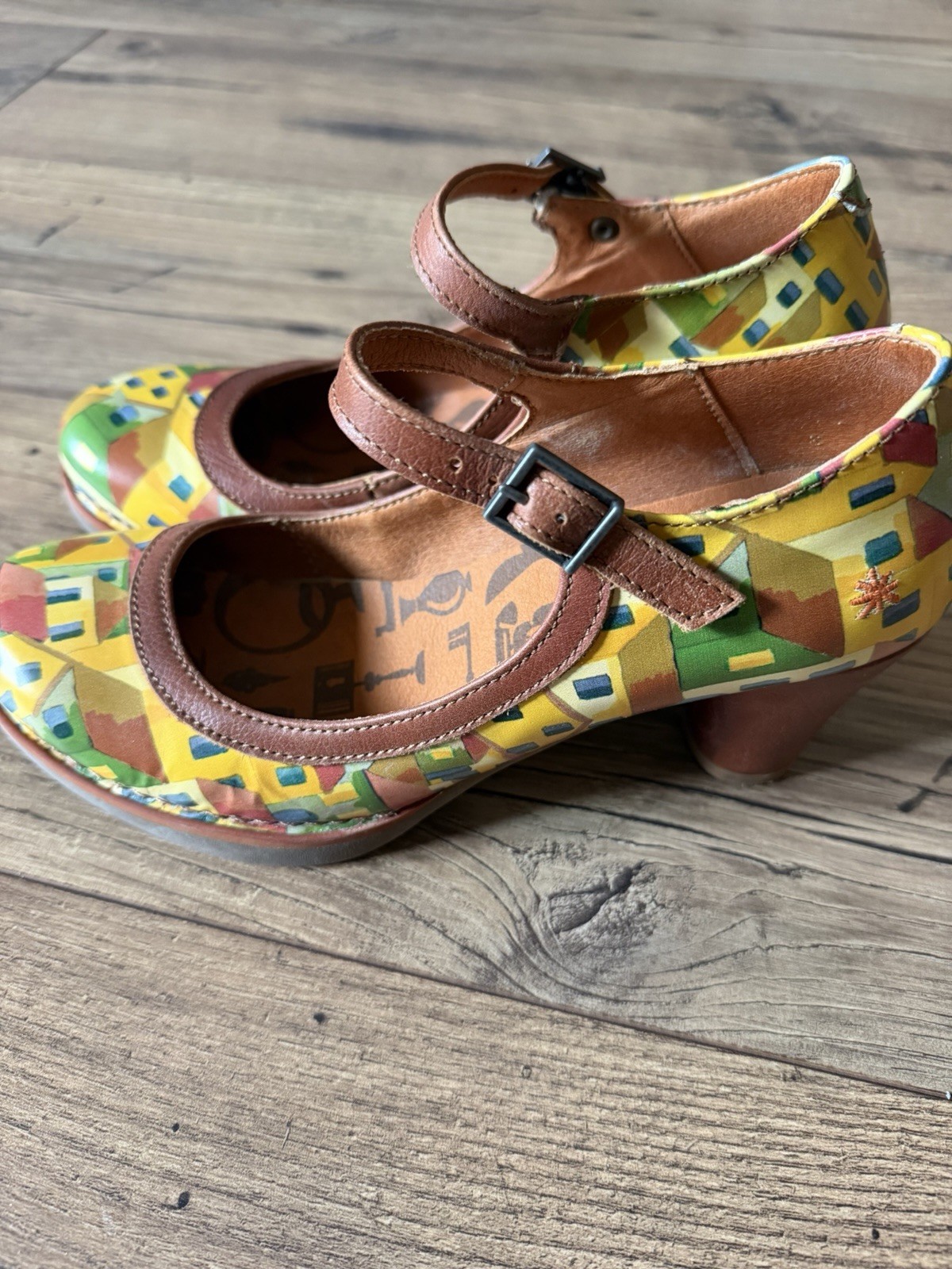 The Art Company Spain Mary Jane Heels Size 37 Colorful City Print Artisan Shoes