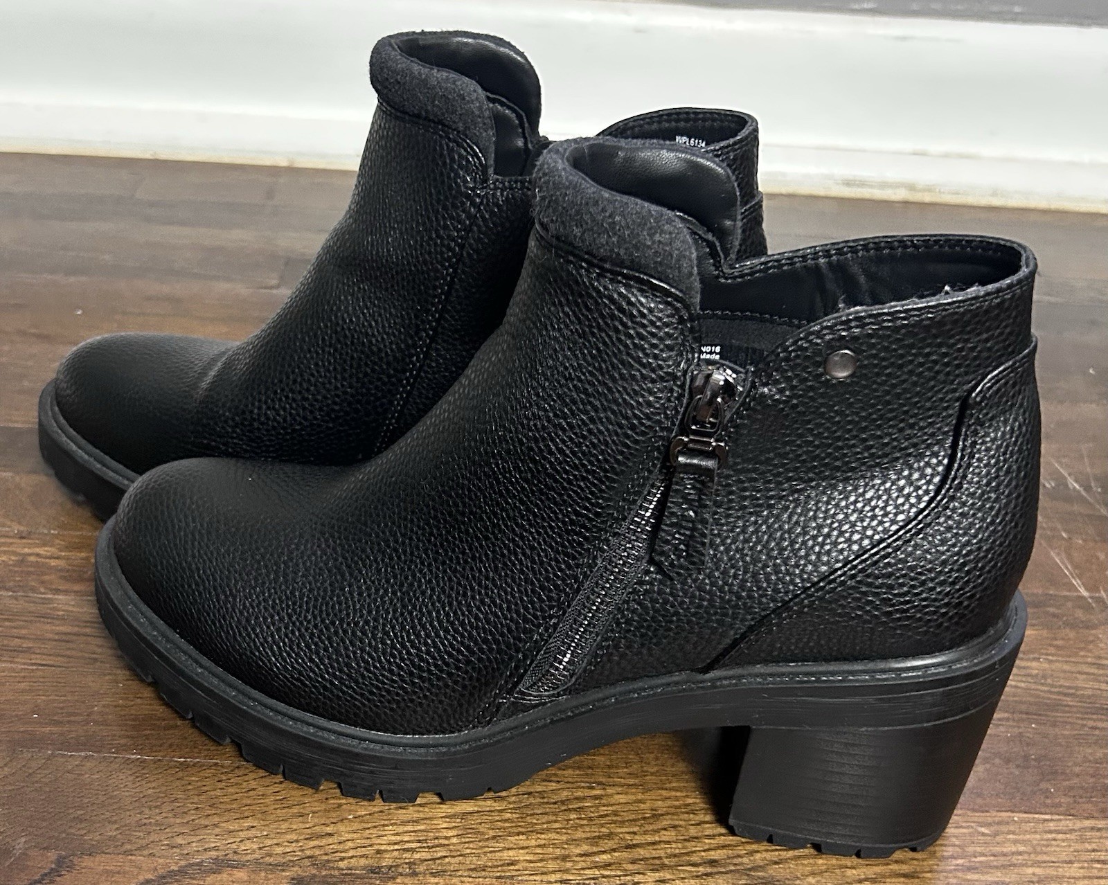 Women’s Mukluks Lia Black Chunky Boots side zip Size 11 Faux Pebbled Leather