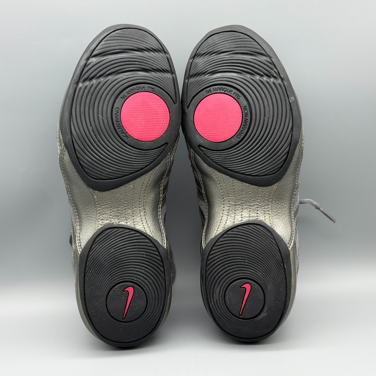 Nike Musique IV Cool Grey Vivid Pink Metallic Dance Running Shoes Womens 6.5