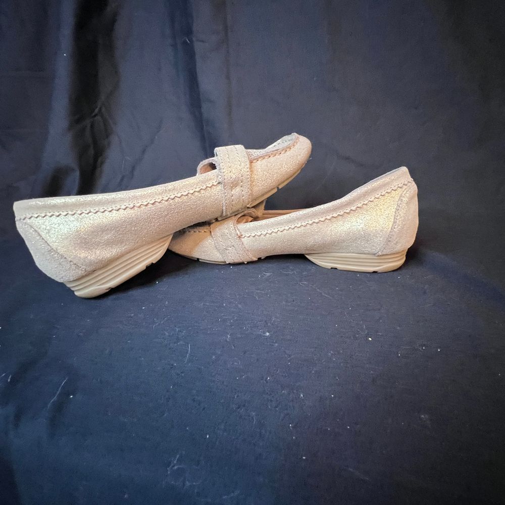 Baretraps Women’s Oakes Moccasins Metallic Gold Suede loafer shoe Size 7.5