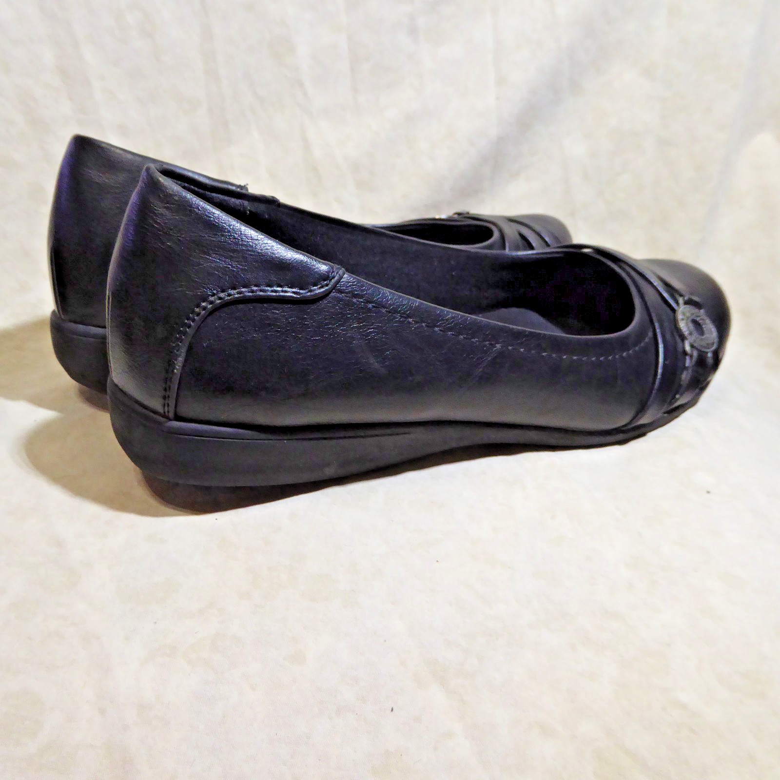 🩰 YUU Comfort Ballet Flats sz 8.5 M Black Leatherette; Triple X Strap Accents
